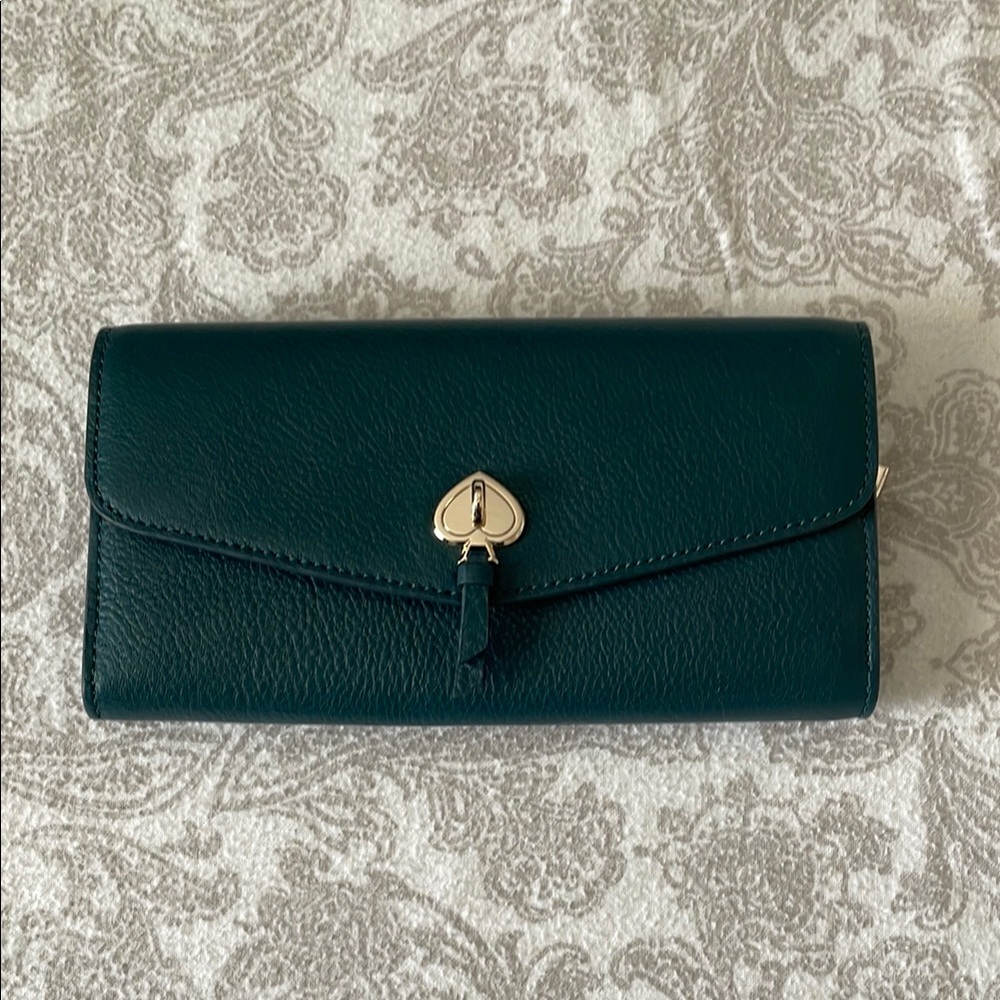 NWOT Kate Spade Green Leather Wallet with Gold Spade Clasp